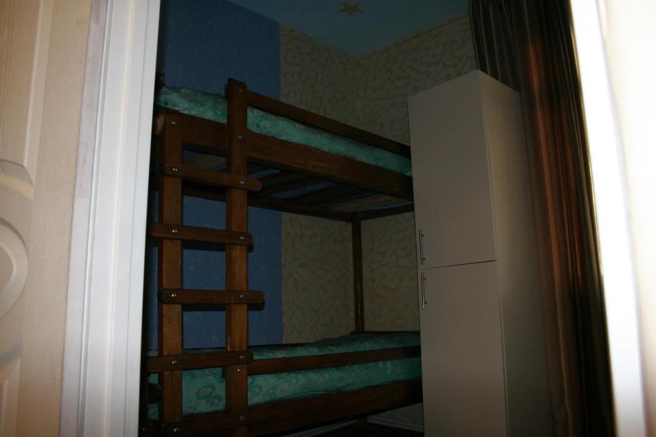 Guest House Nima Borjomi Eksteriør bilde