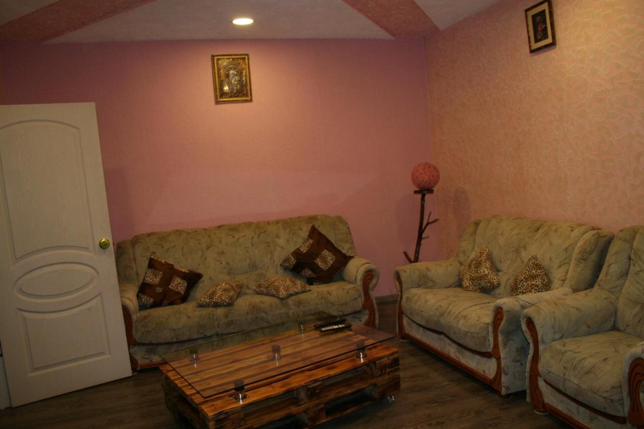 Guest House Nima Borjomi Eksteriør bilde