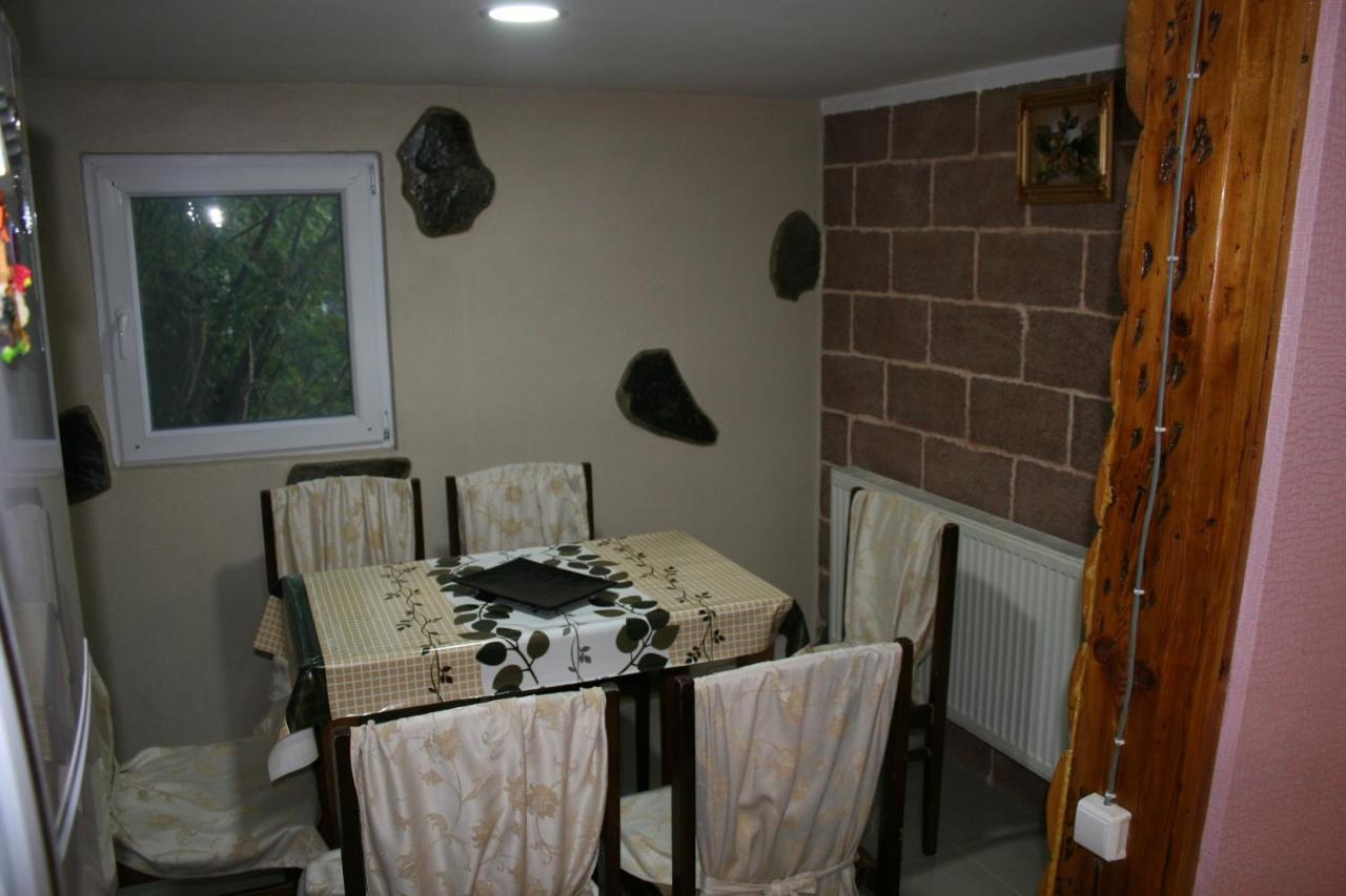 Guest House Nima Borjomi Eksteriør bilde