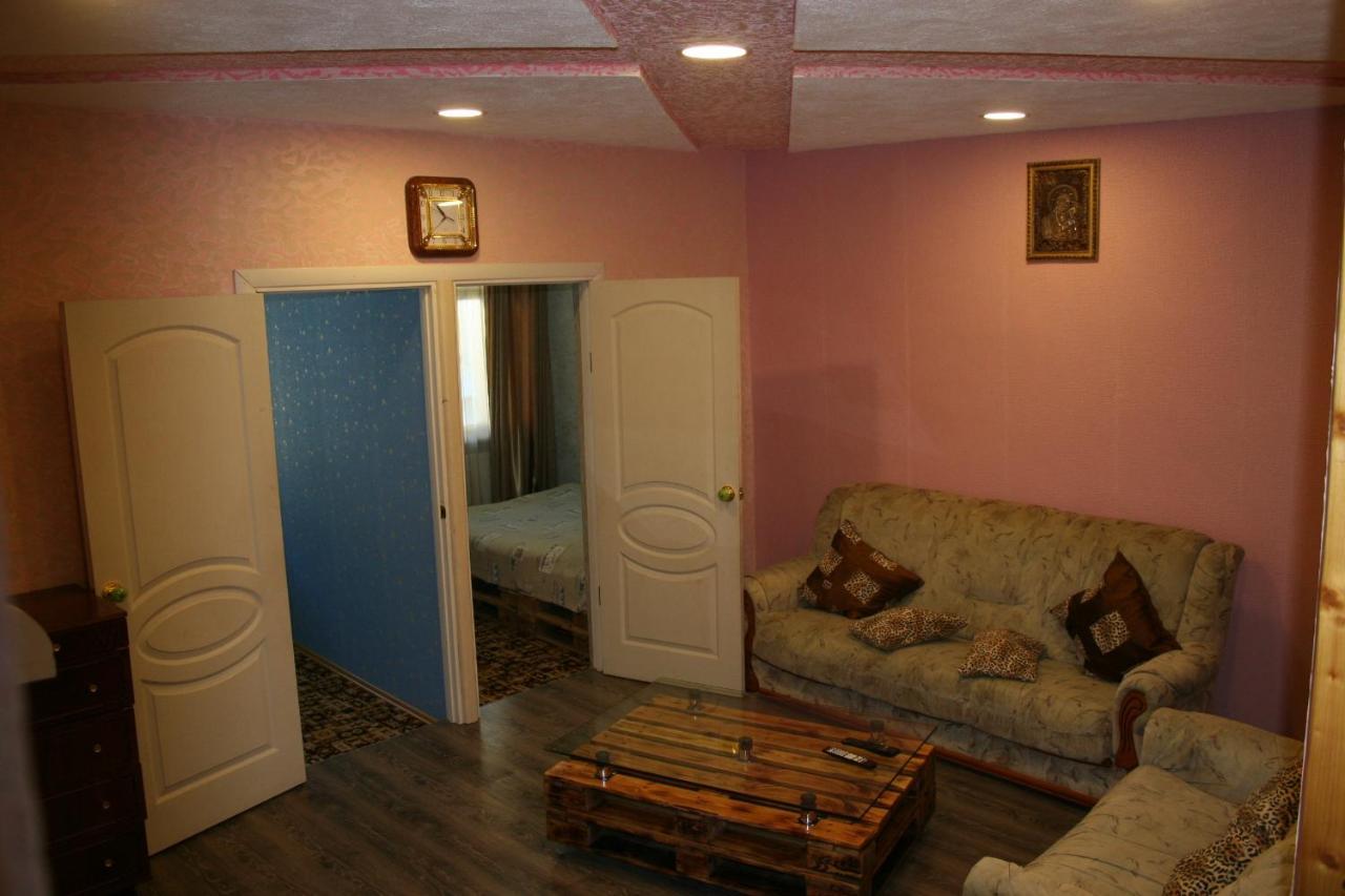 Guest House Nima Borjomi Eksteriør bilde